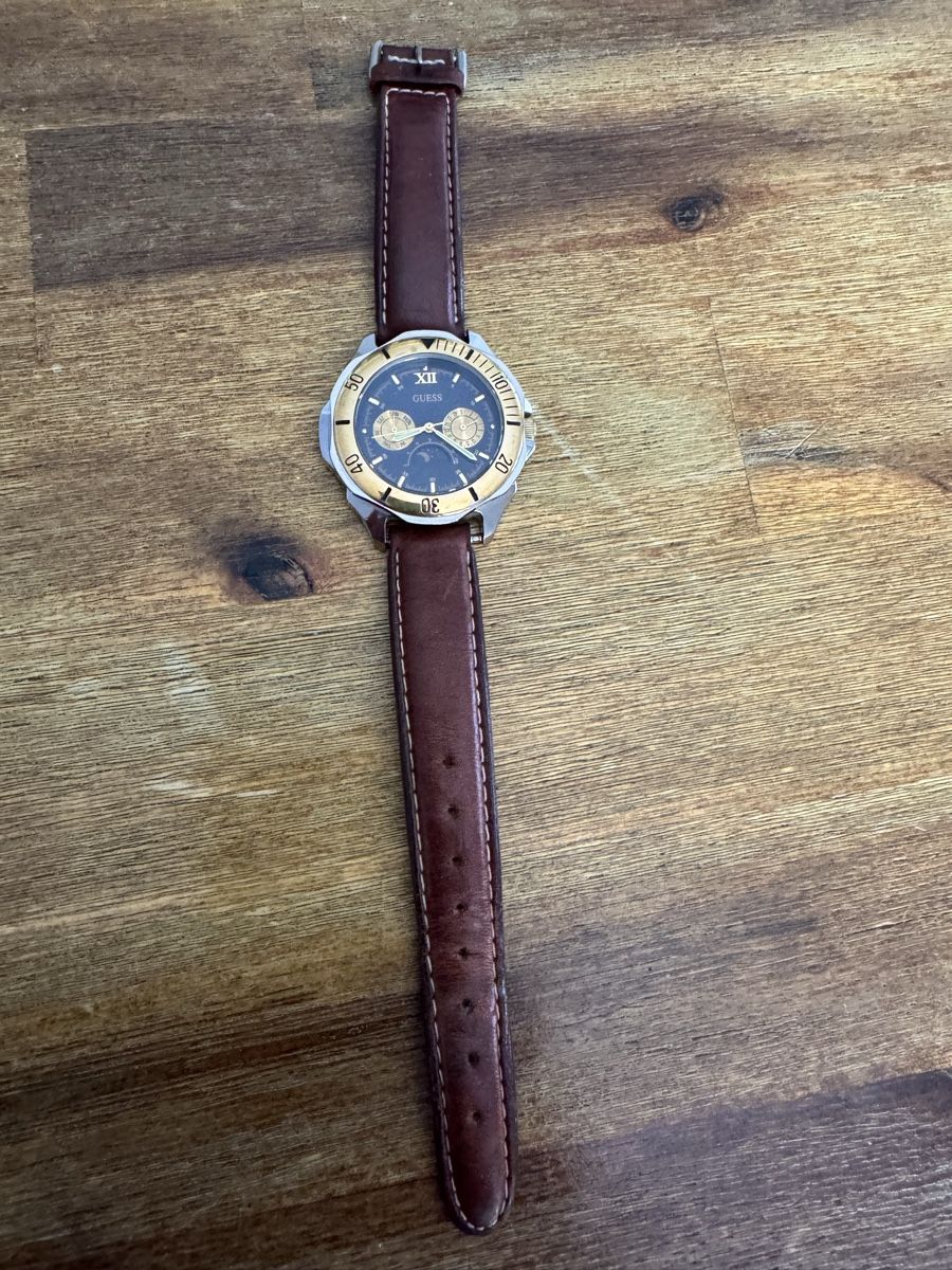 Guess Montres: GUESS Quartz  – D'occasion à Zürich par SAVAPFC