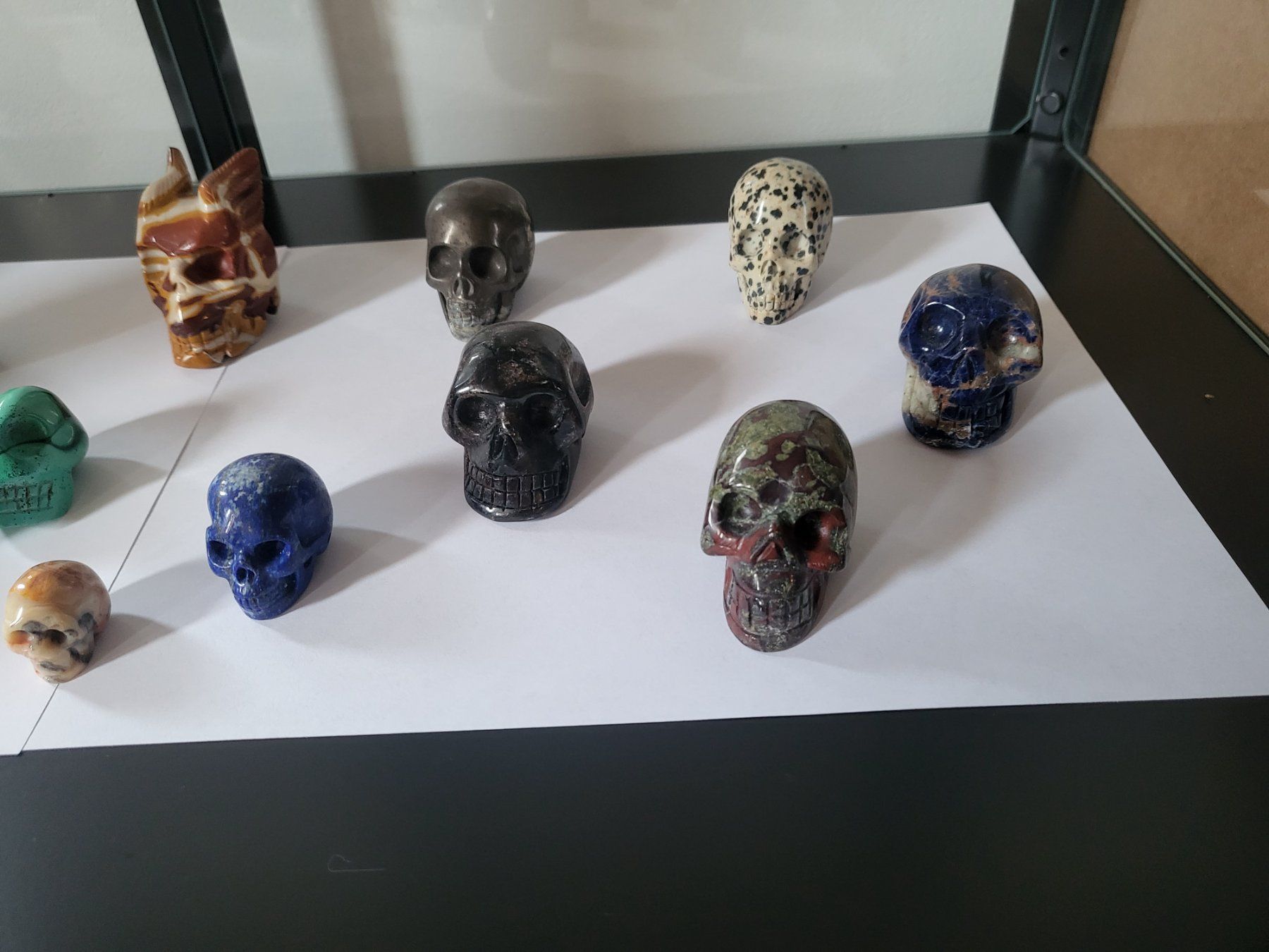 Minerali & Pietre curative: Collection de 15 Crânes en pierres diverses – Usato da Orsonnens venduto da barbitroc 3