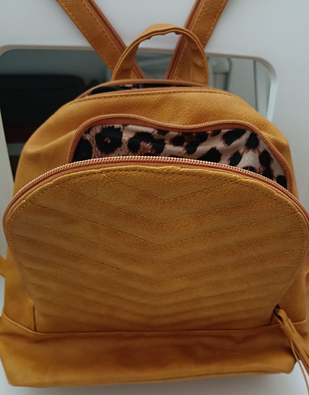 Zaini: Trendiger CHARM Rucksack in Senfgelb – Nuovo (secondo la descrizione) da Wettingen venduto da VO40