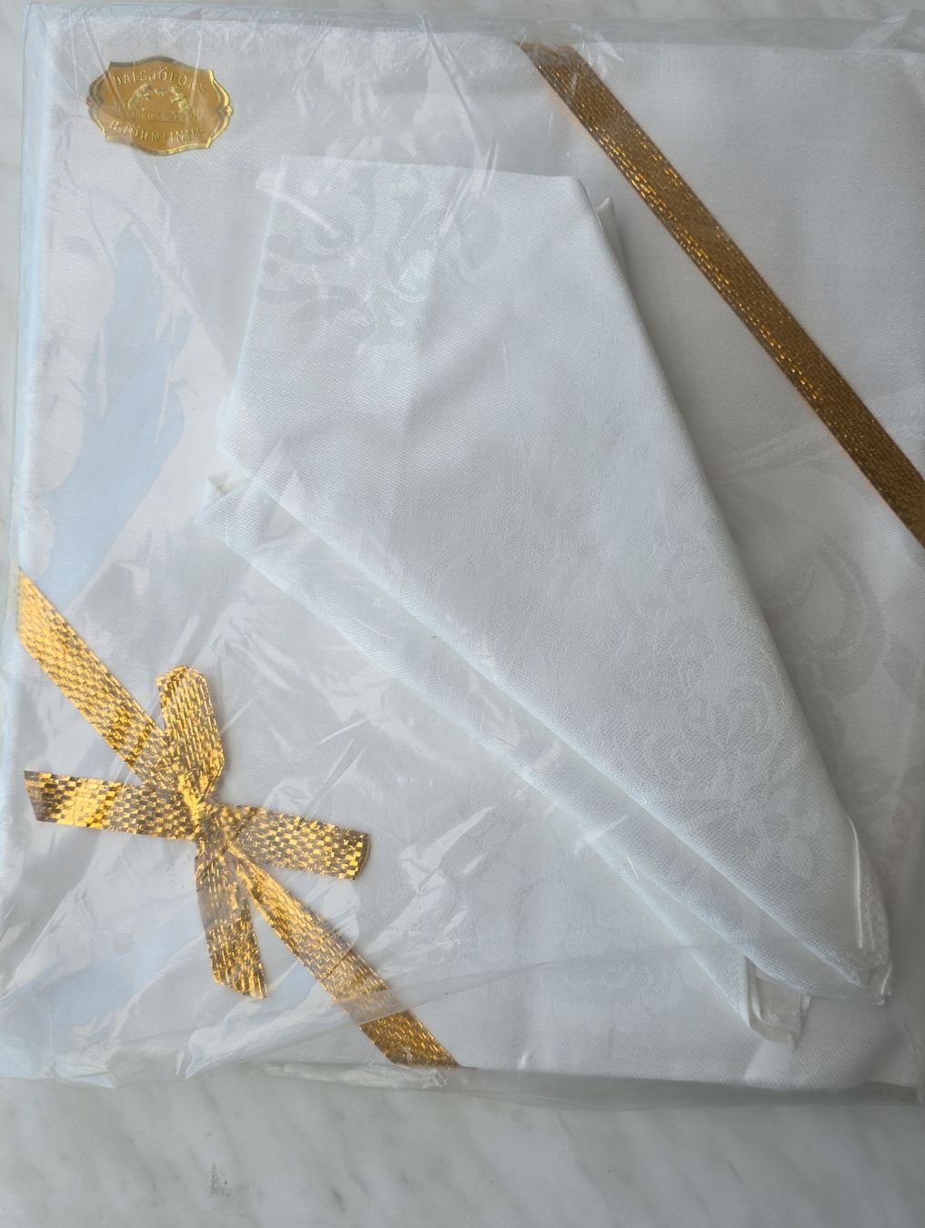 Altra biancheria da tavola: New White Damask Linen tablecloth.   – Nuovo e nell'imballaggio originale da Hinwil venduto da Ehretstock8