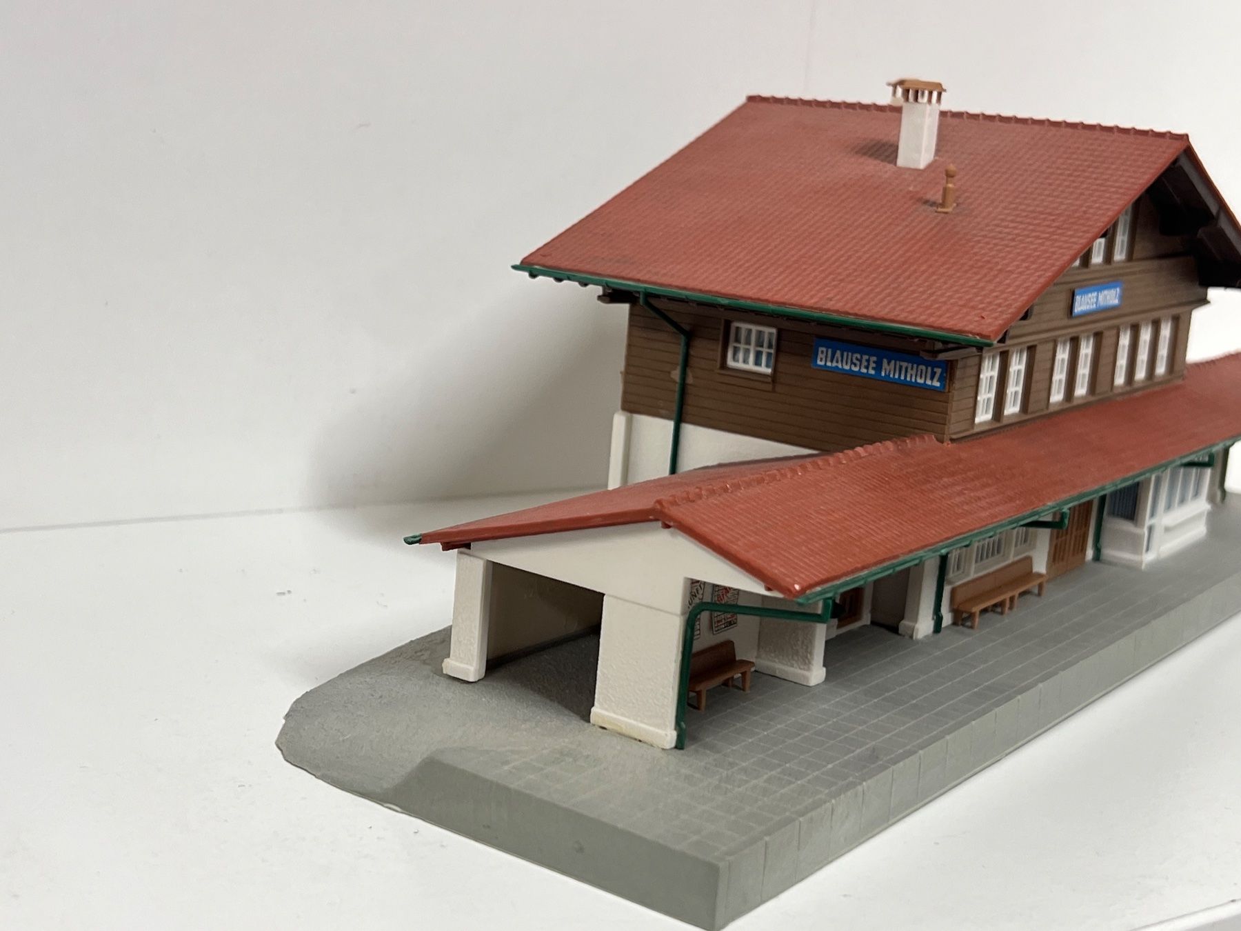 Kibri Modellini di ferrovie: Kibri BAHNHOF BLAUSEE MITHOLZ H0 – Usato da Neuenhof venduto da ludovicco 3