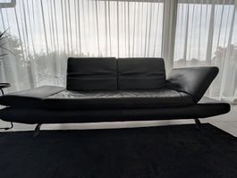 Ledersofa und Hocker