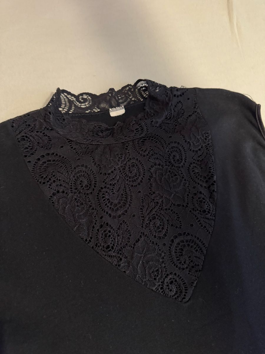 T-shirt: BLACK LACE SHIRT🪡 – Usato da Dietikon venduto da athiinax 1