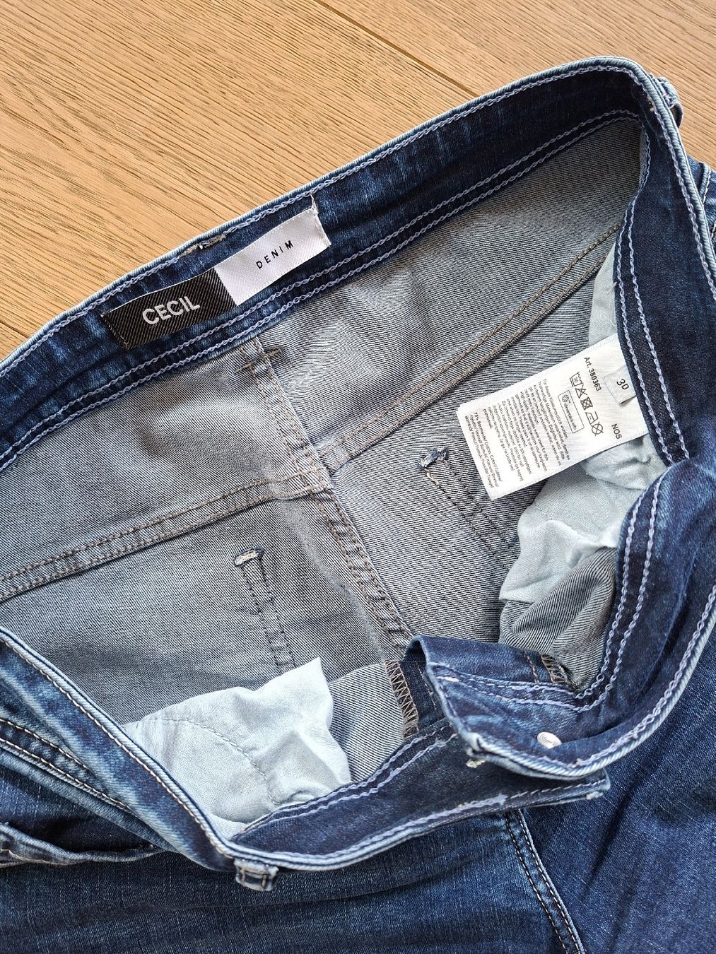 Cecil Jeans: Coole Damenjeans von CECILE Gr 30 – Usato da Flims Dorf venduto da Wuschel03 2