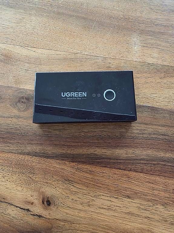 Hub & Switch: UGREEN USB 3.0 Sharing Switch 2 In 4 Out  für 2 Computer – Usato da Dietlikon venduto da Bonamesa