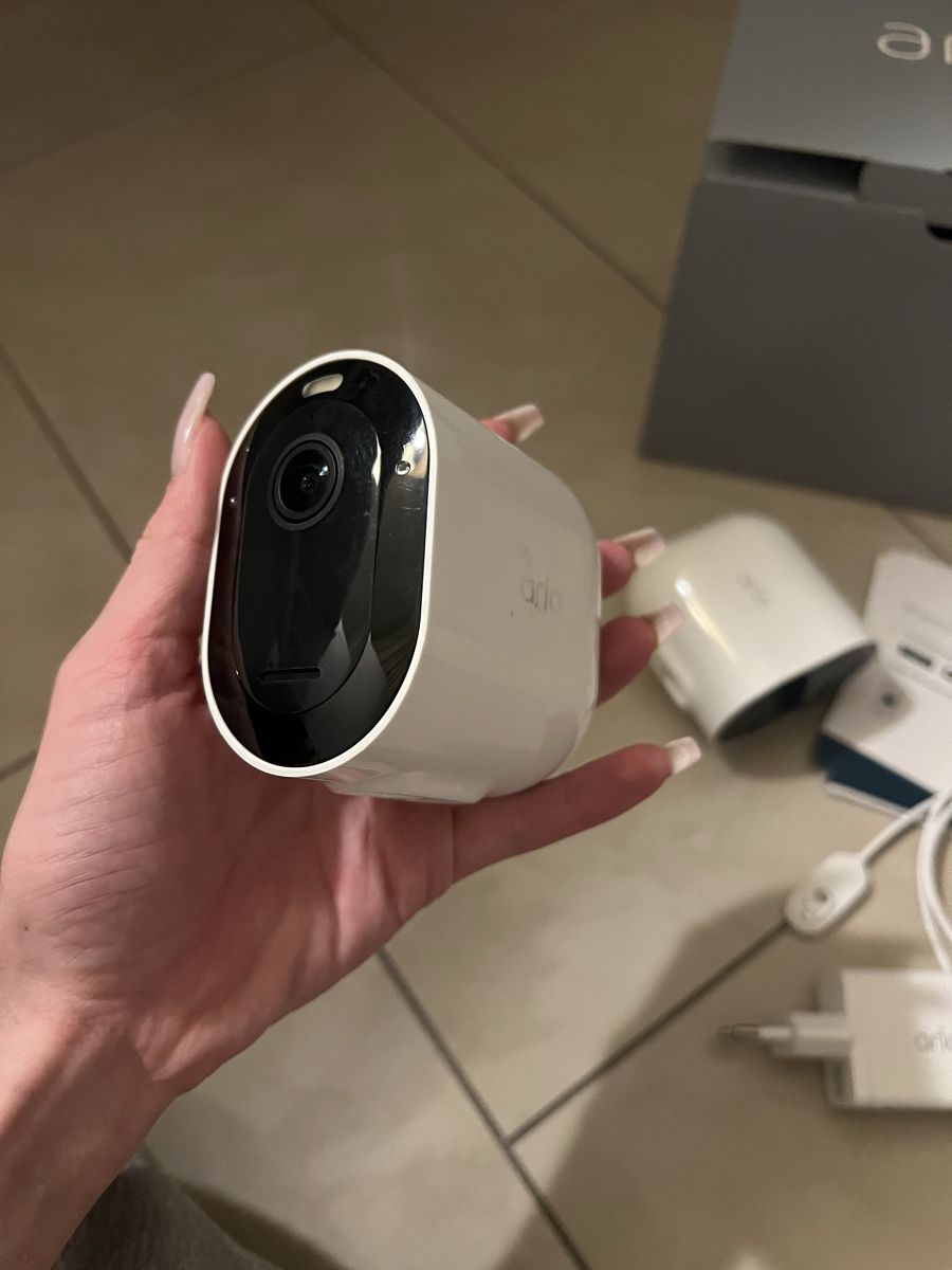 Arlo Camcorder: Arlo Pro 4 Spotlight Camera Kit (2 Cameras + Wall Mounts) -  – Neu (gemäss Beschreibung) aus Herrliberg von jes_ytm2 2