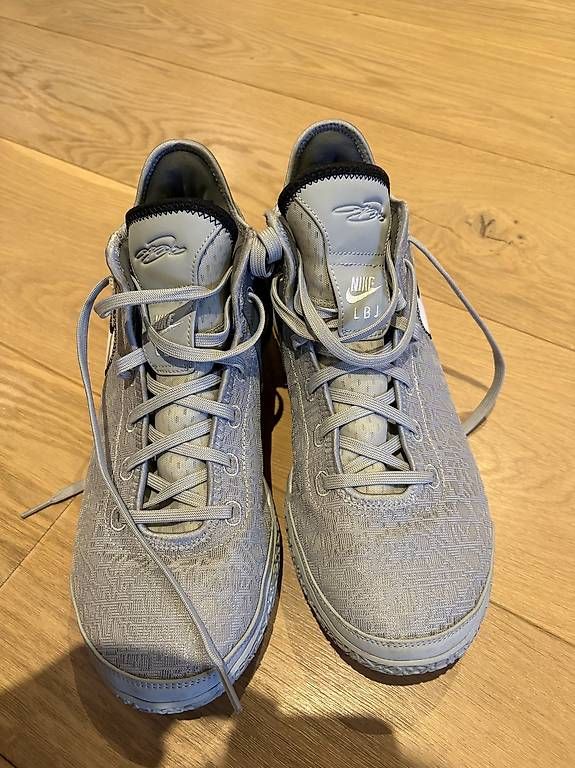 Scarpe da uomo: Chaussures de basket - Nike LBJ taille 47.5 – Usato da Geneve venduto da tom_d7f8 1