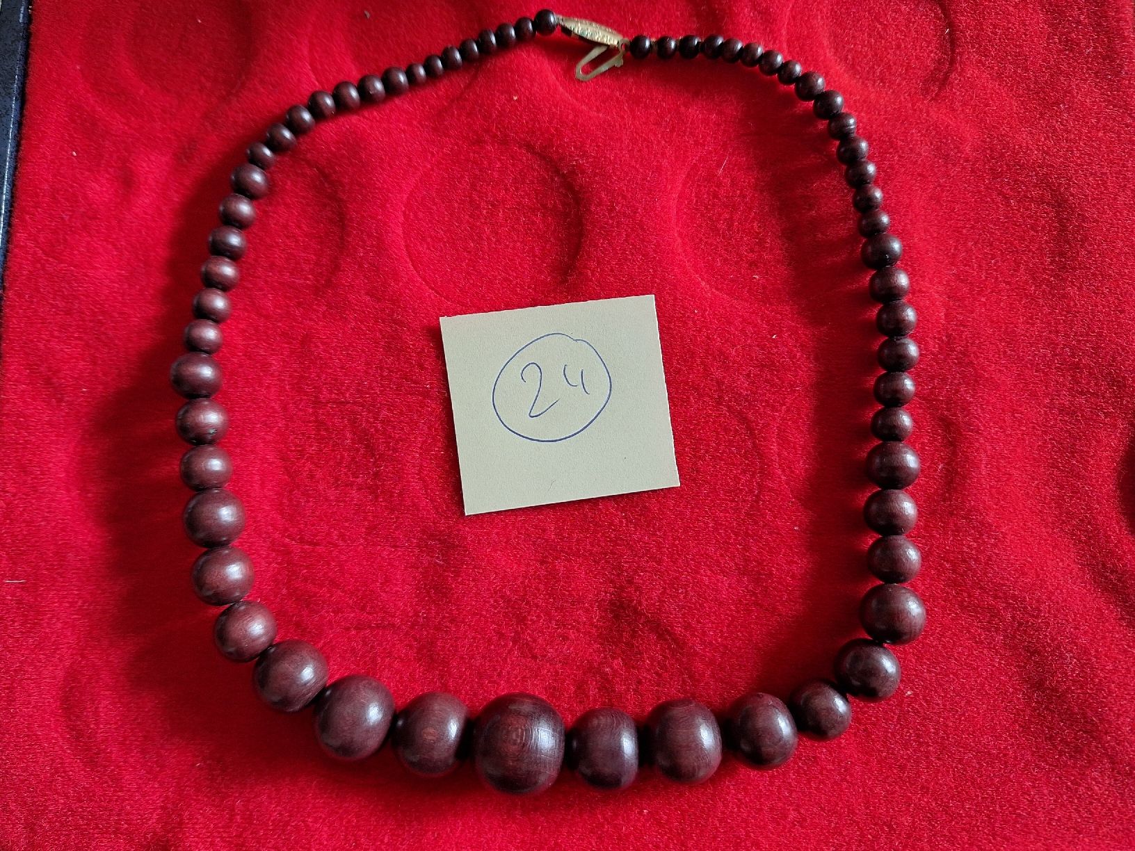 Catenine: Halskette aus Kunststoff – Usato da Genolier venduto da Antoine30