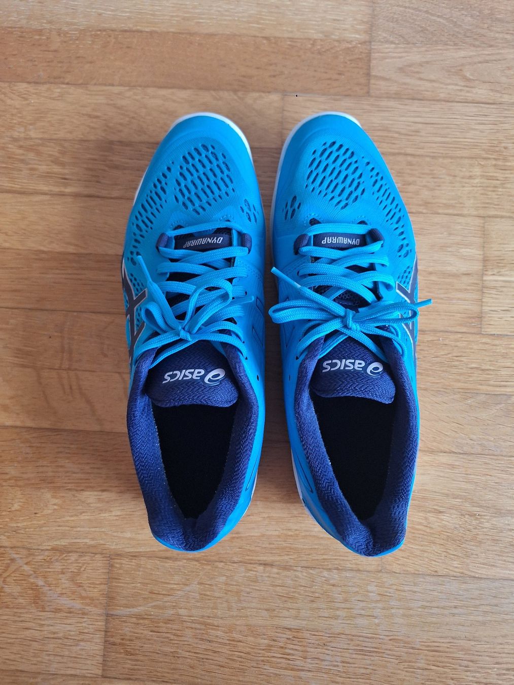 Asics Schuhe für Jungen: Hallenschuhe / Turnschuhe Asics 42 – Gebraucht aus Hünenberg See von geta77 2