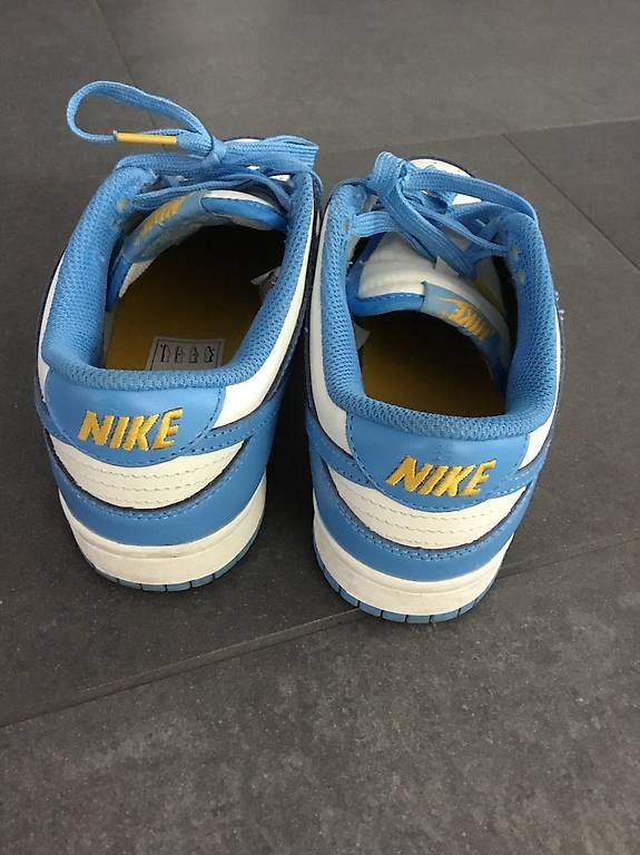 Nike Scarpe da donna: Nike Schuhe Grösse 36,5 – Usato da Niederlenz venduto da Naluchi 1