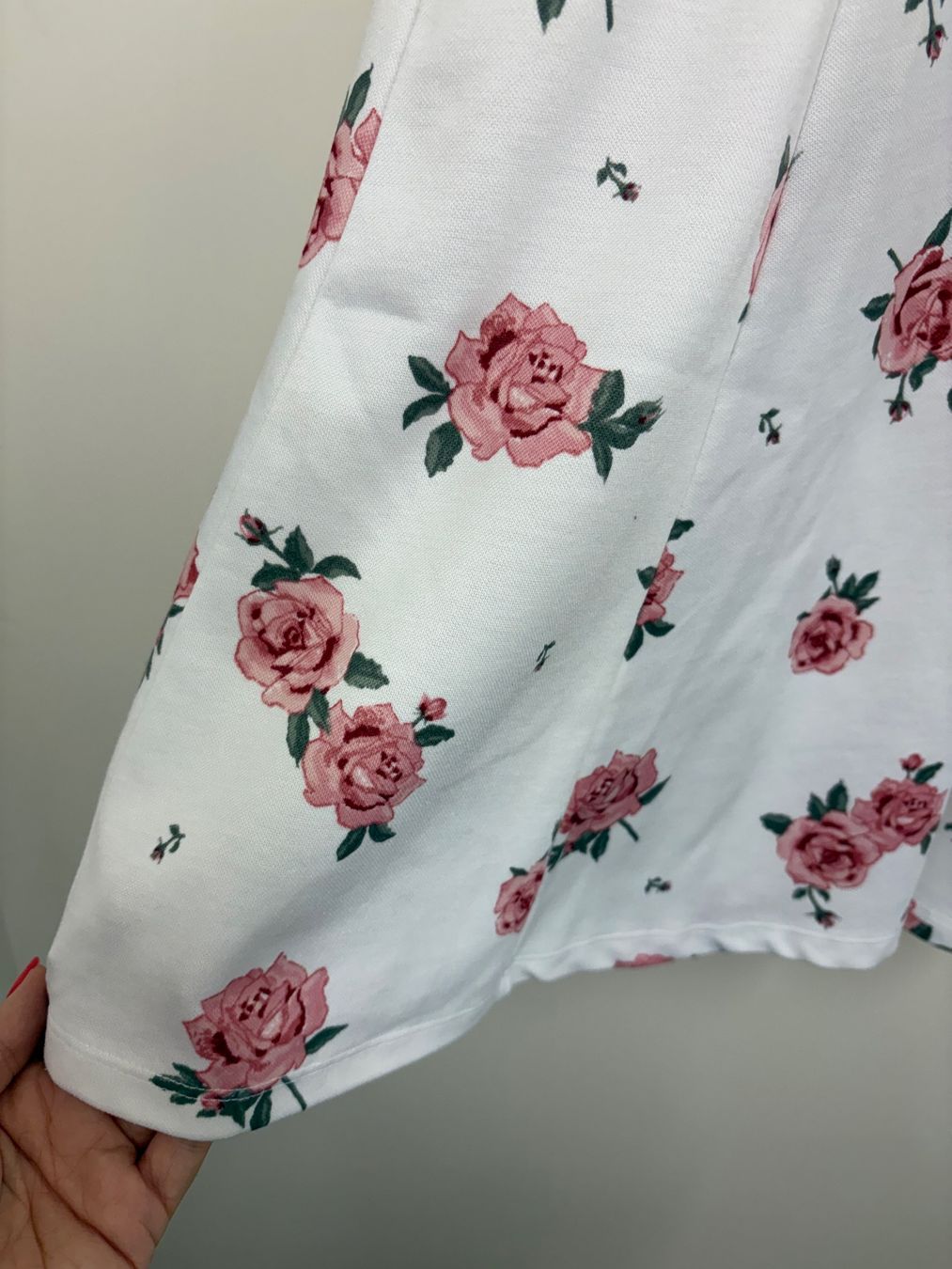 Kleider: Kleid weiss mit Rosenmuster Grösse M – Gebraucht aus Basel von Tierschutz-Flohmi 3