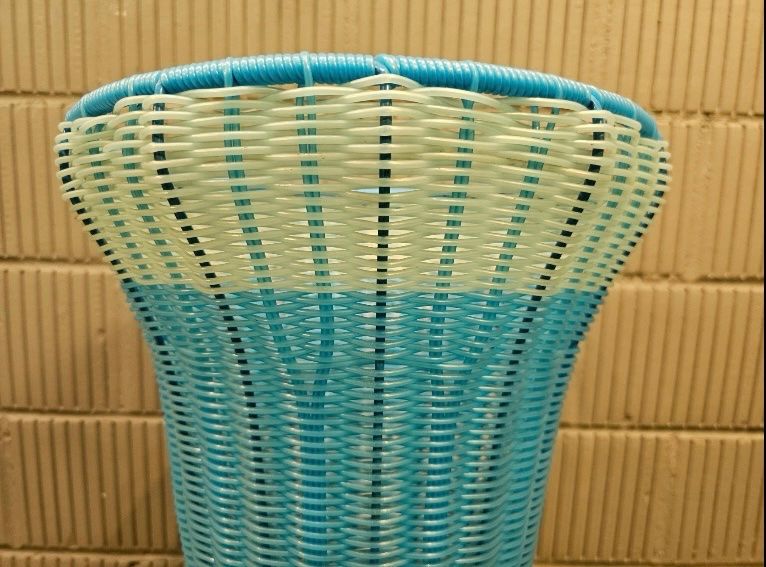 Tutte le decorazioni: Spaghetti Schirmständer Umbrella Stand, Spaghetti-Basket – Usato da Unterseen venduto da Pavema4 3