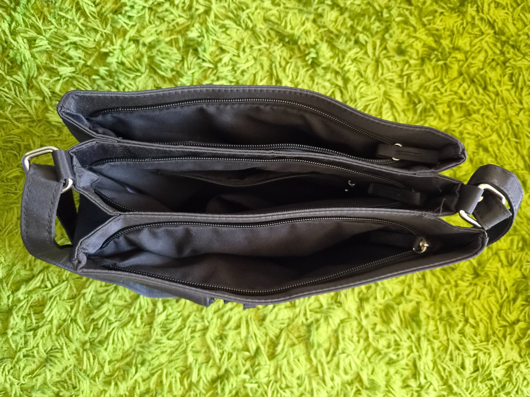 Borse da donna: Neue Handtasche mit vielen Fächern – Usato da Zürich venduto da chralo 3