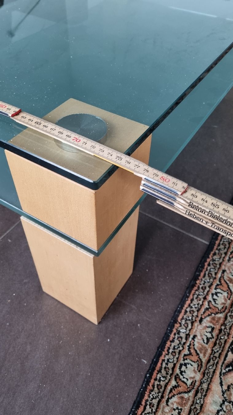 Tavoli: Glastisch mit Holzfüssen – Usato da Frauenfeld venduto da Airi 1