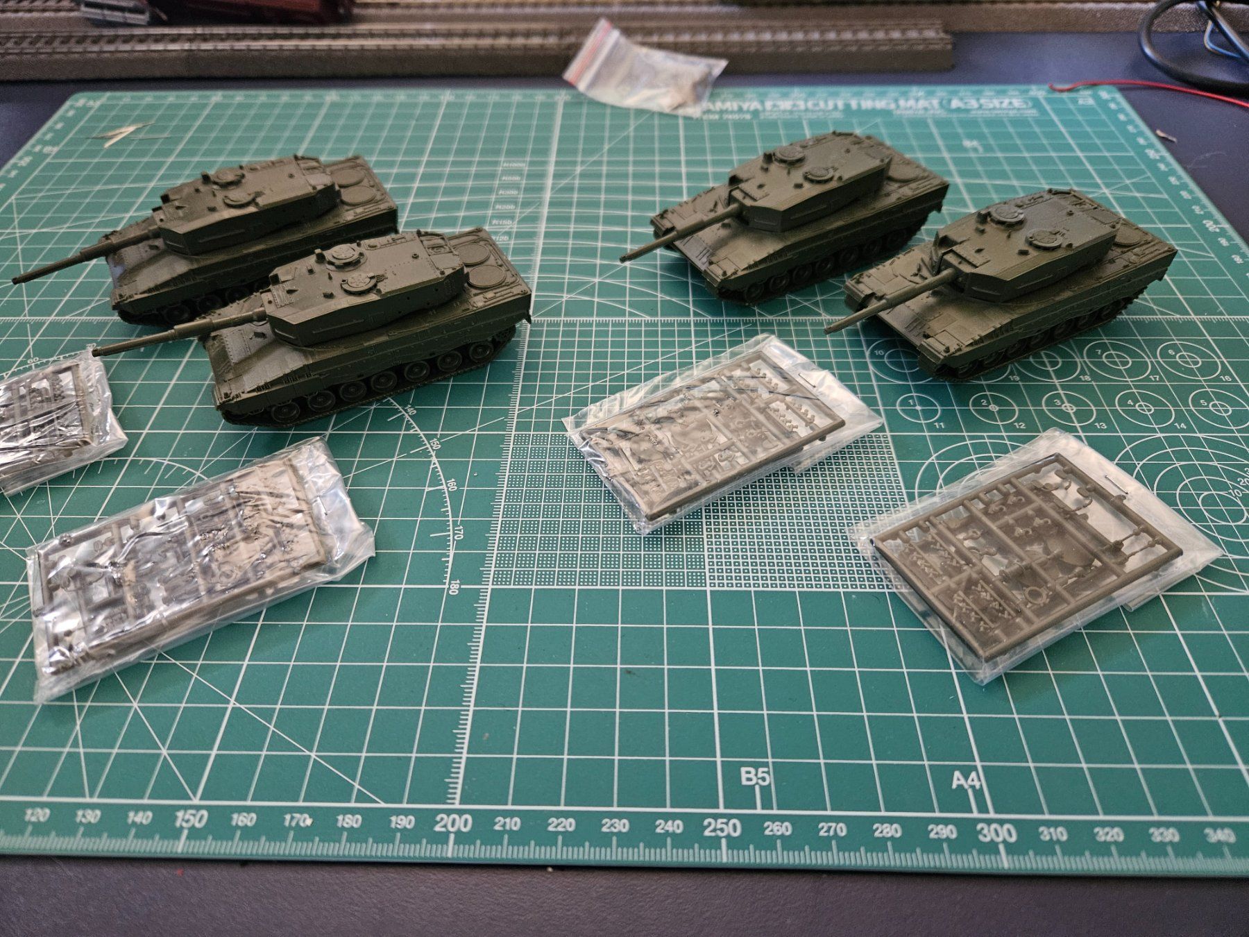 Roco Trains électriques: Roco Minitanks Leopard 2 – D'occasion à Chêne-Pâquier par zys_kq8t 3