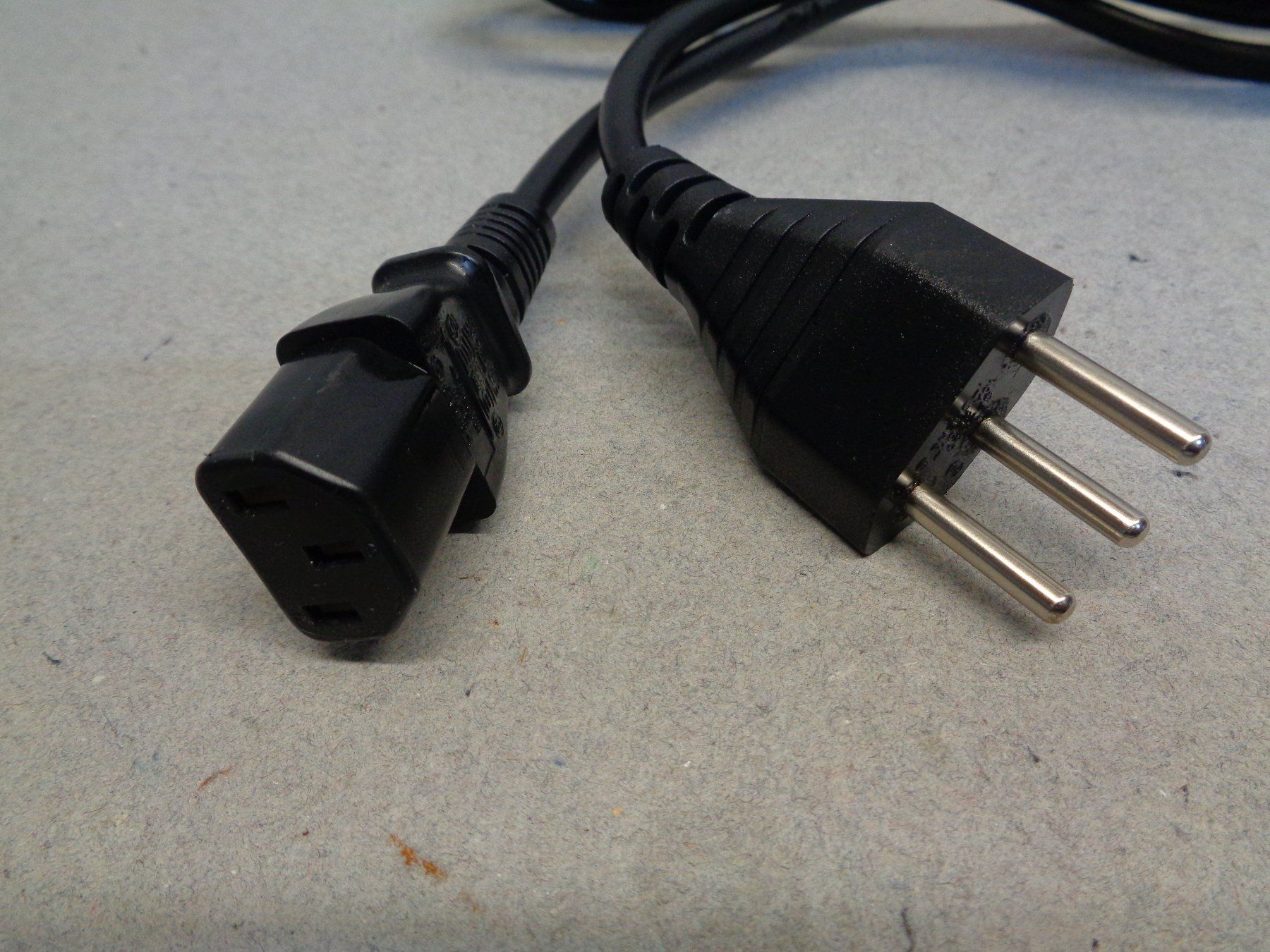 Kabel: Gerätekabel / PC-Stromkabel / 250Volt – Gebraucht aus Aarwangen von SEC500 1