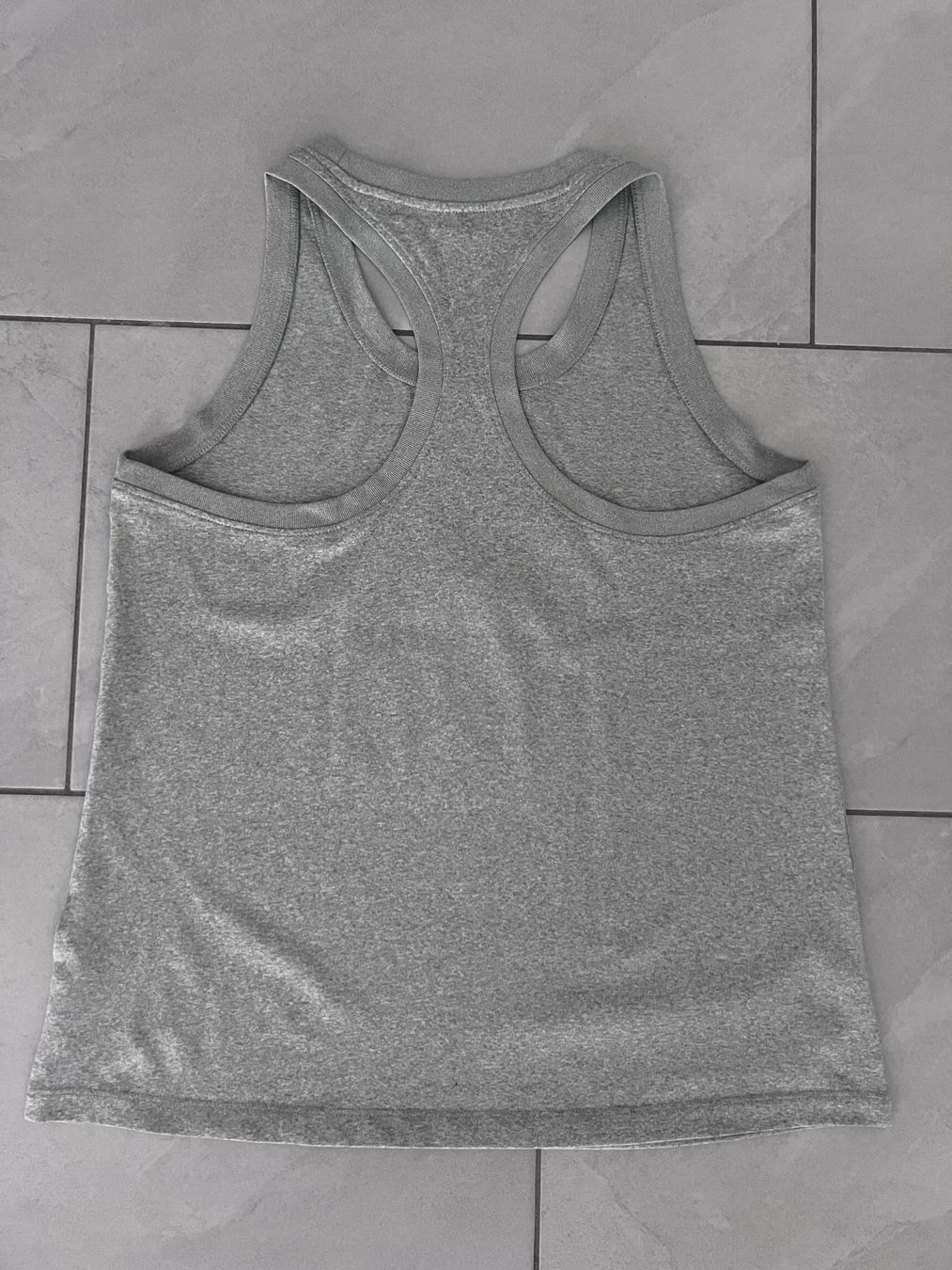 Nike Tops: NIKE PERFORMANCE TANK - TOP GRAU GR.M – Neu (gemäss Beschreibung) aus Kaltbrunn von .-Chantally-. 1