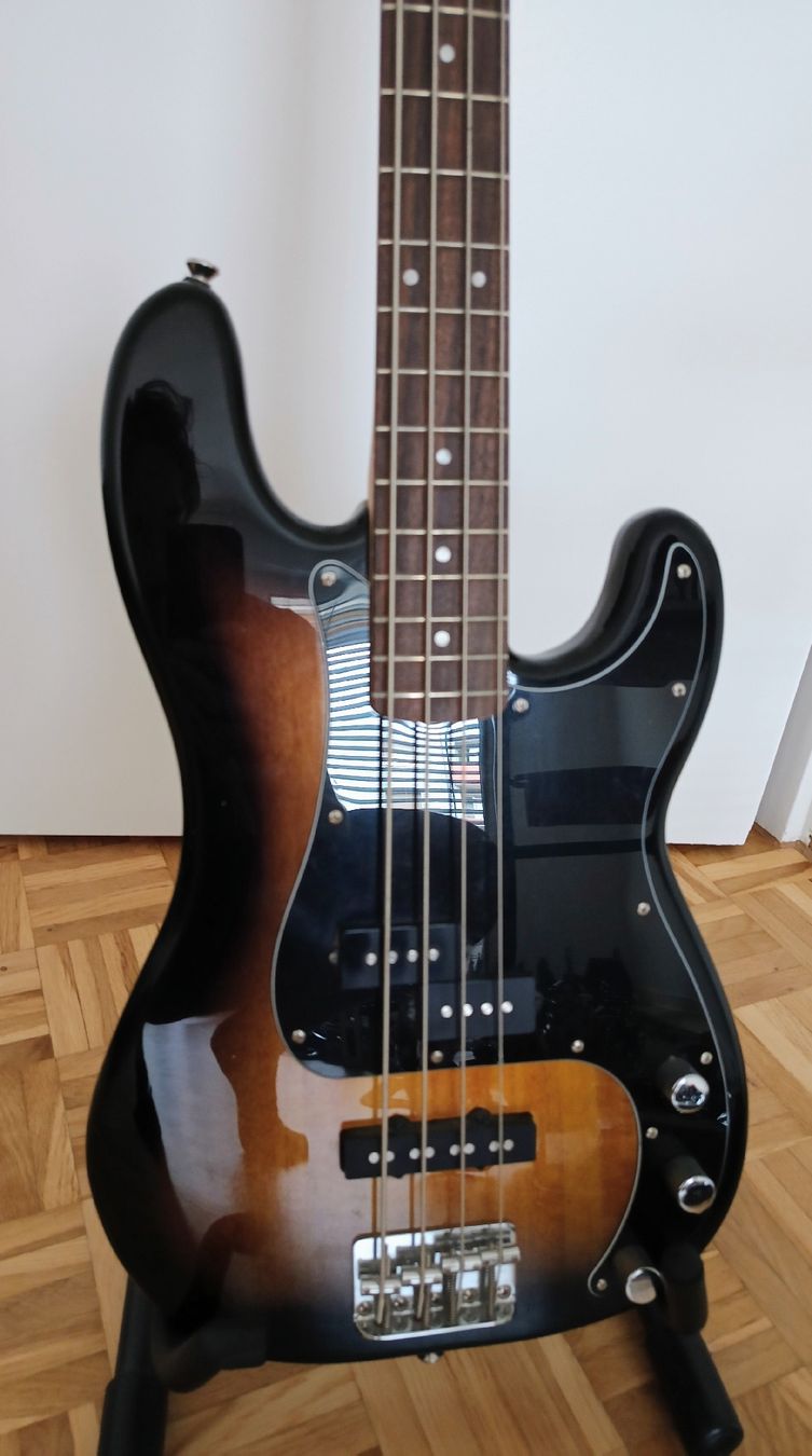 Squier Strumenti musicali: Squier Precision Bass Affinity mit Verstärker – Usato da Biel/Bienne venduto da cso_7pnq 2