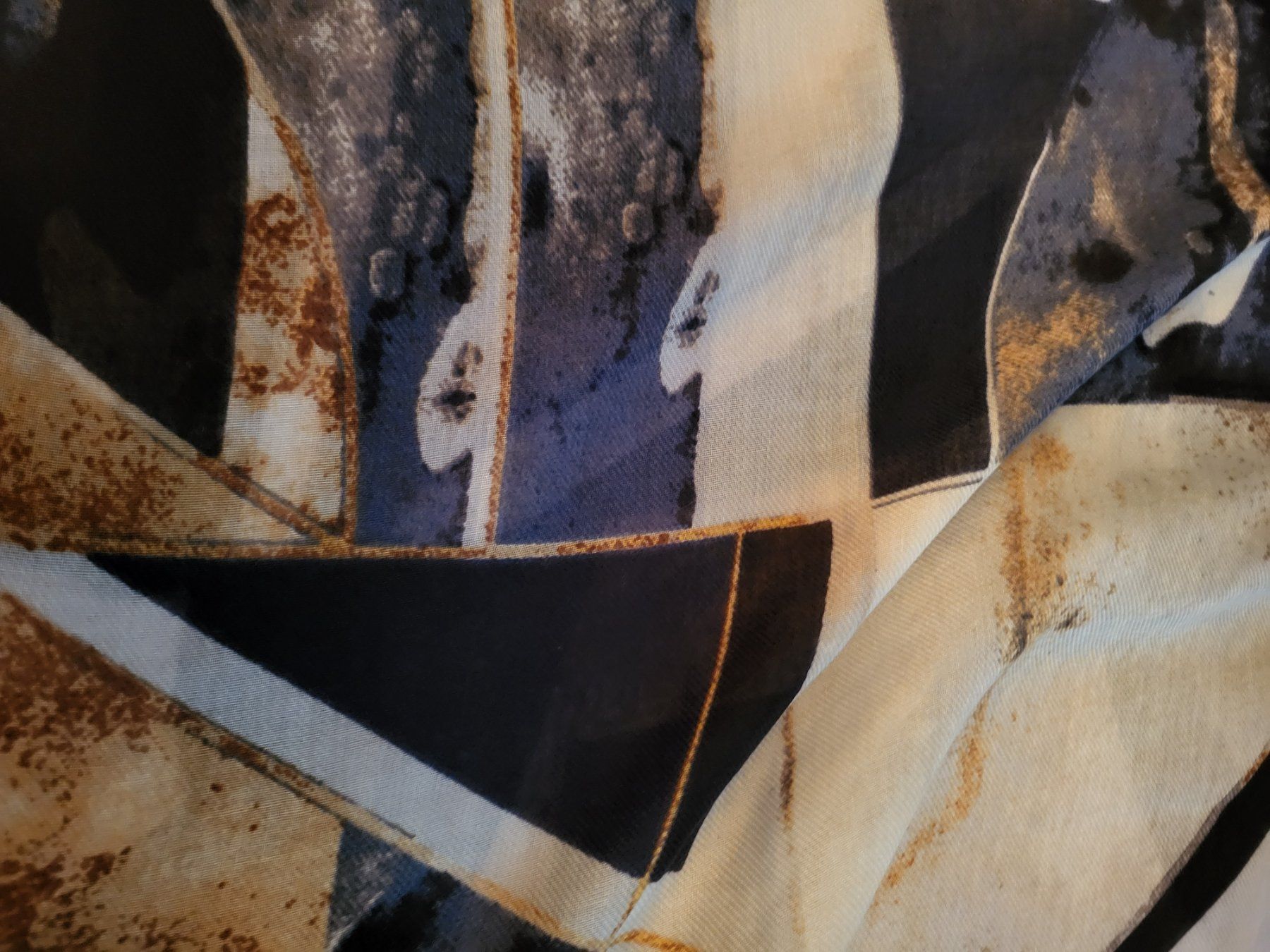 Foulard & Sciarpe: Etwas dickerer Schal mit vielfarbigem Muster – Nuovo (secondo la descrizione) da Guggisberg venduto da Aegertenlehn 3