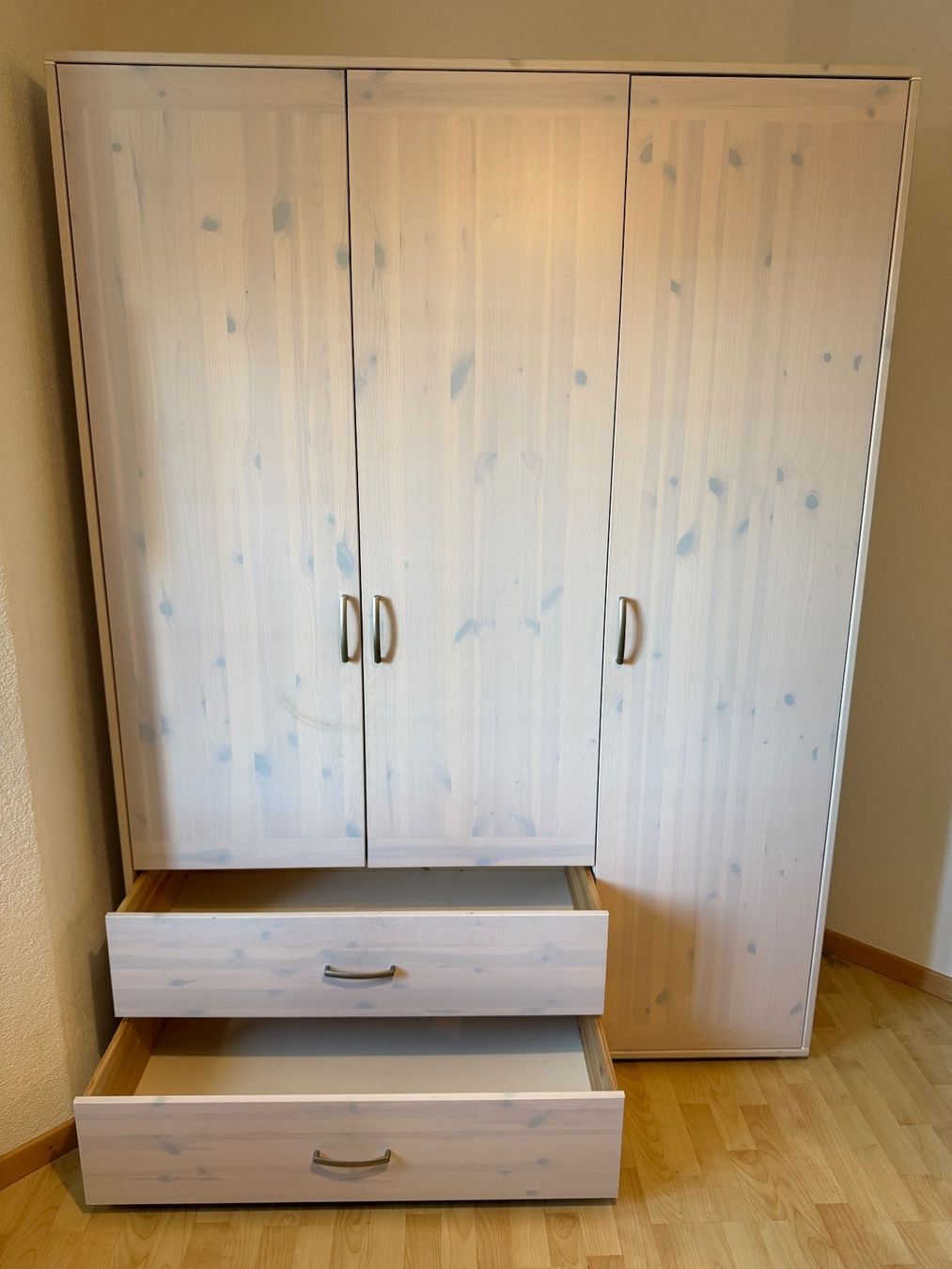 Flexa Armadi: Kleiderschrank FLEXA 3-türig weiss – Usato da Aristau venduto da Padelino 1