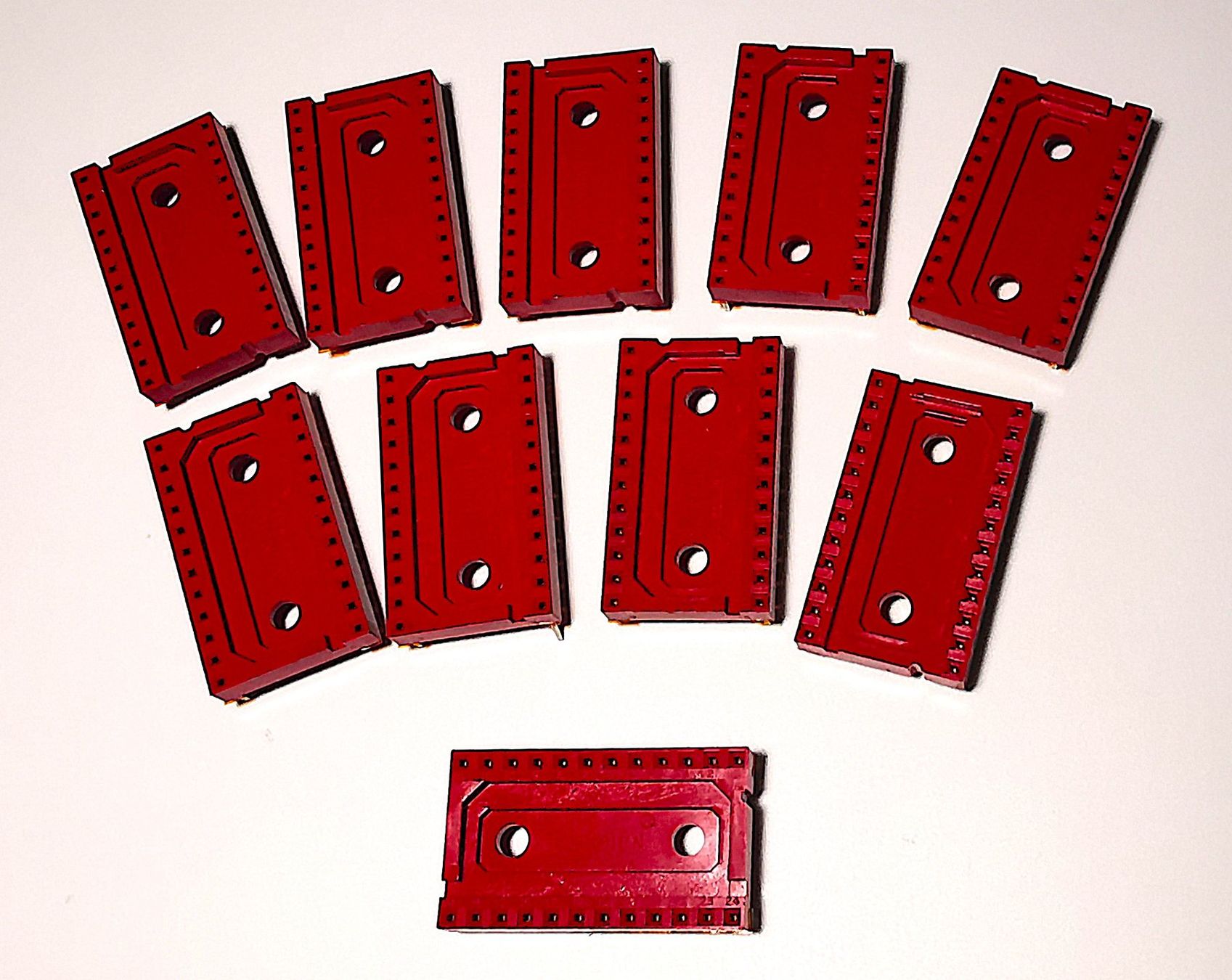 Elektronikbauteile: 24 Pin IC Sockel Rot, 15 Stück – Neu (gemäss Beschreibung) aus Bremgarten b. Bern von Vittorio0 3