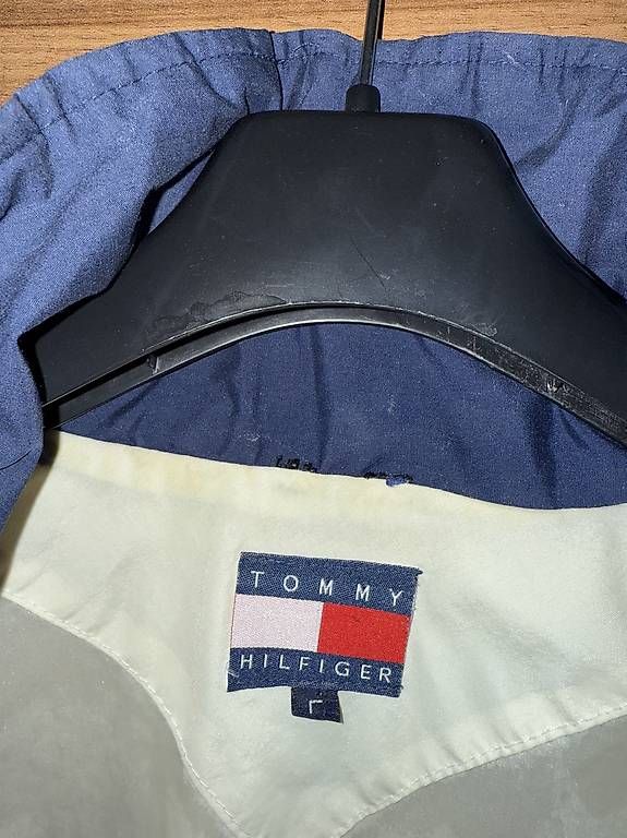 Jacken: Vintage Tommy Hilfiger Jacke – Gebraucht aus Egnach von hrid 4