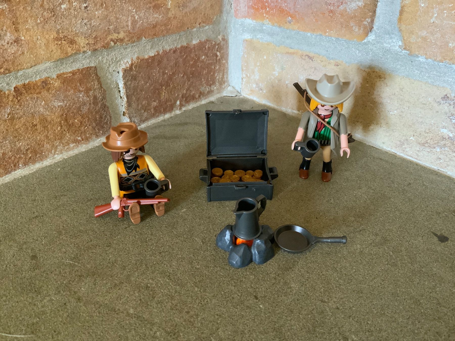 Playmobil Giocattoli: Playmobil Banditen Versteck – Usato da Burgdorf venduto da rainerw07