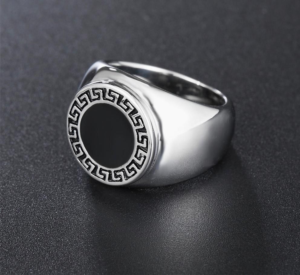 Anelli: Men ring silver black round stainless steel – Nuovo e nell'imballaggio originale da Aarburg venduto da StavFashion