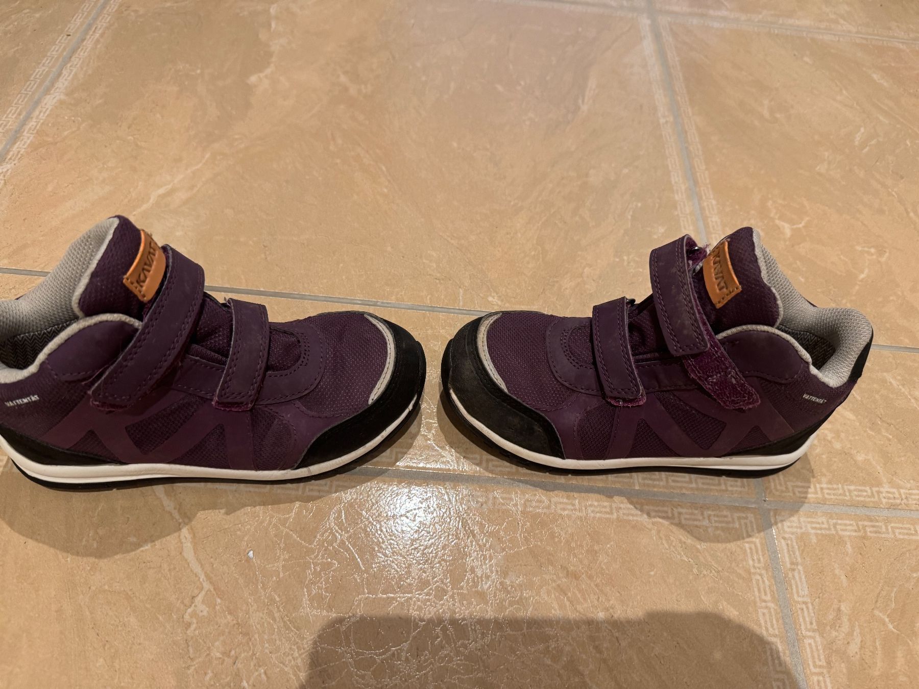 Scarpe per ragazze: Kavat Vattentät wasserfeste Schuhe, 31 – Usato da Klingnau venduto da Markus14