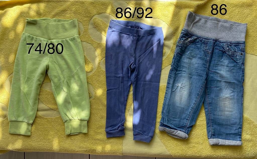 Pantalons: Hosen Gr. 74-86 – D'occasion à Fehren par Flugzeug1177