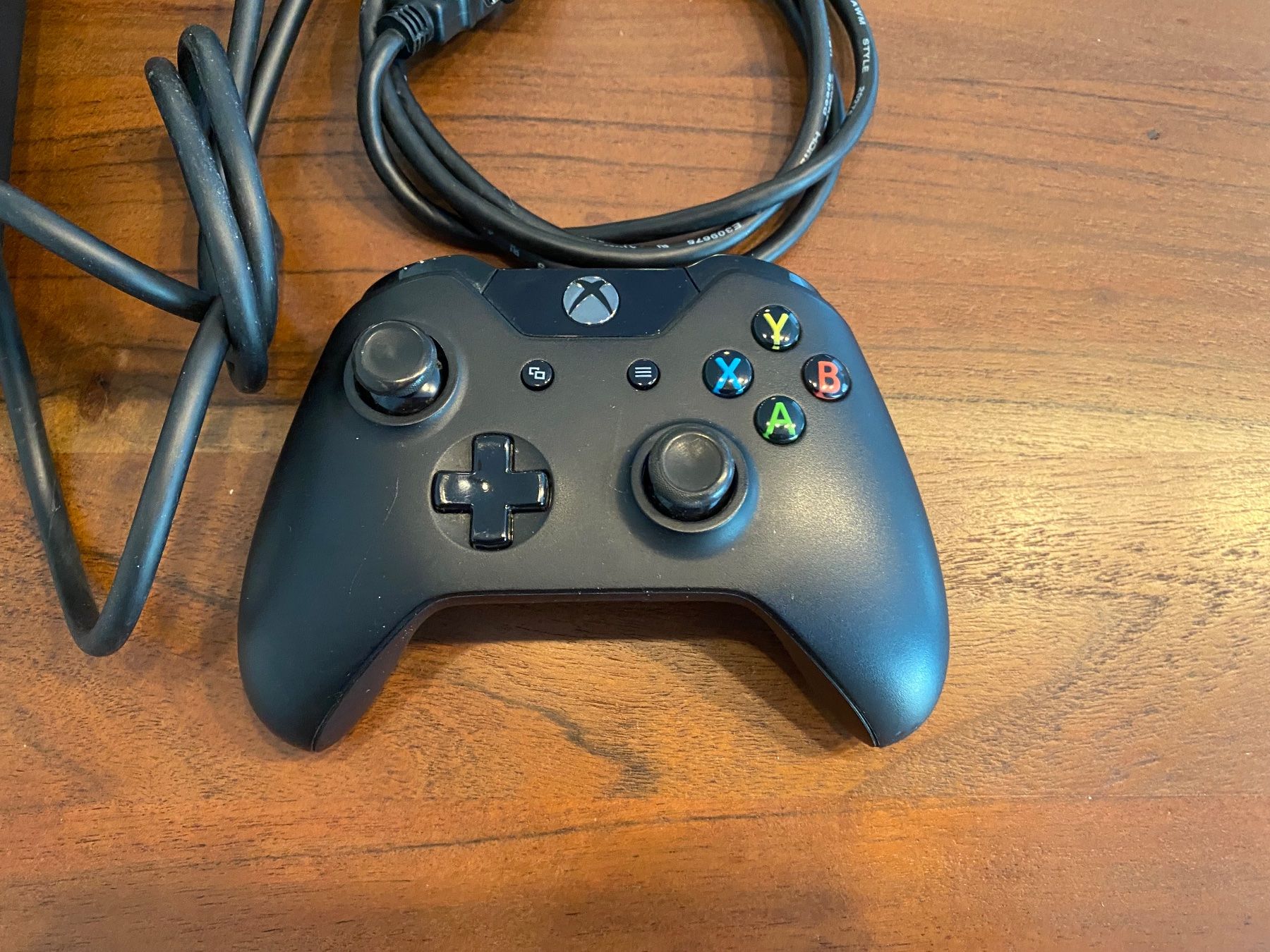 Microsoft Consoles: Xbox One Konsole inkl. Controller – D'occasion à Thunstetten par Virus_33 1