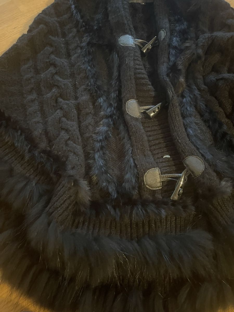 Sonstige Damenmode: Poncho Leonardo Strick Cape Schwarz Gr. S mit Echtpelz – Gebraucht aus Rüschlikon von leo_mwz2 4