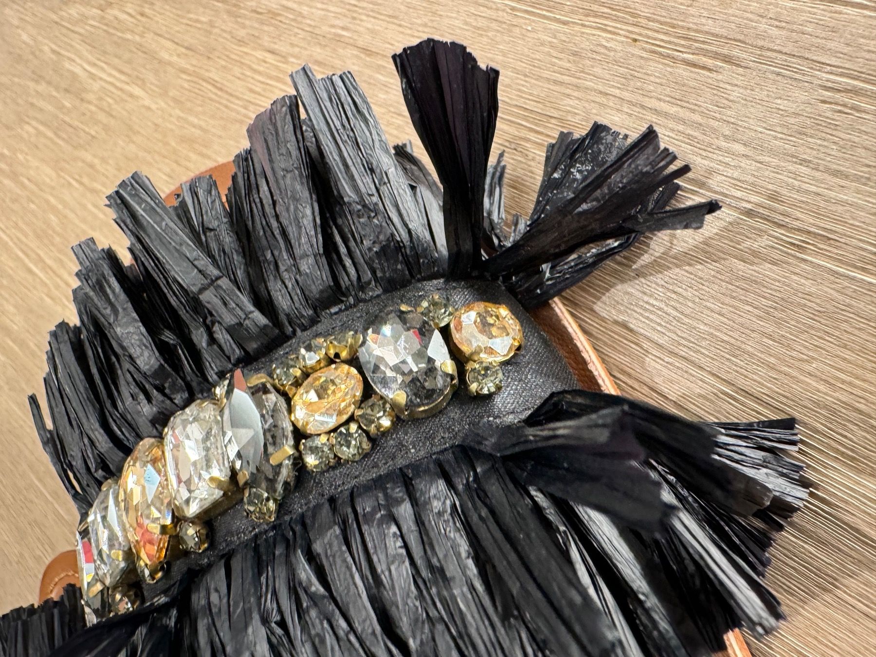 Scarpe da donna: Fransen Sandalen schwarz – Usato da Kilchberg ZH venduto da dongxi 1