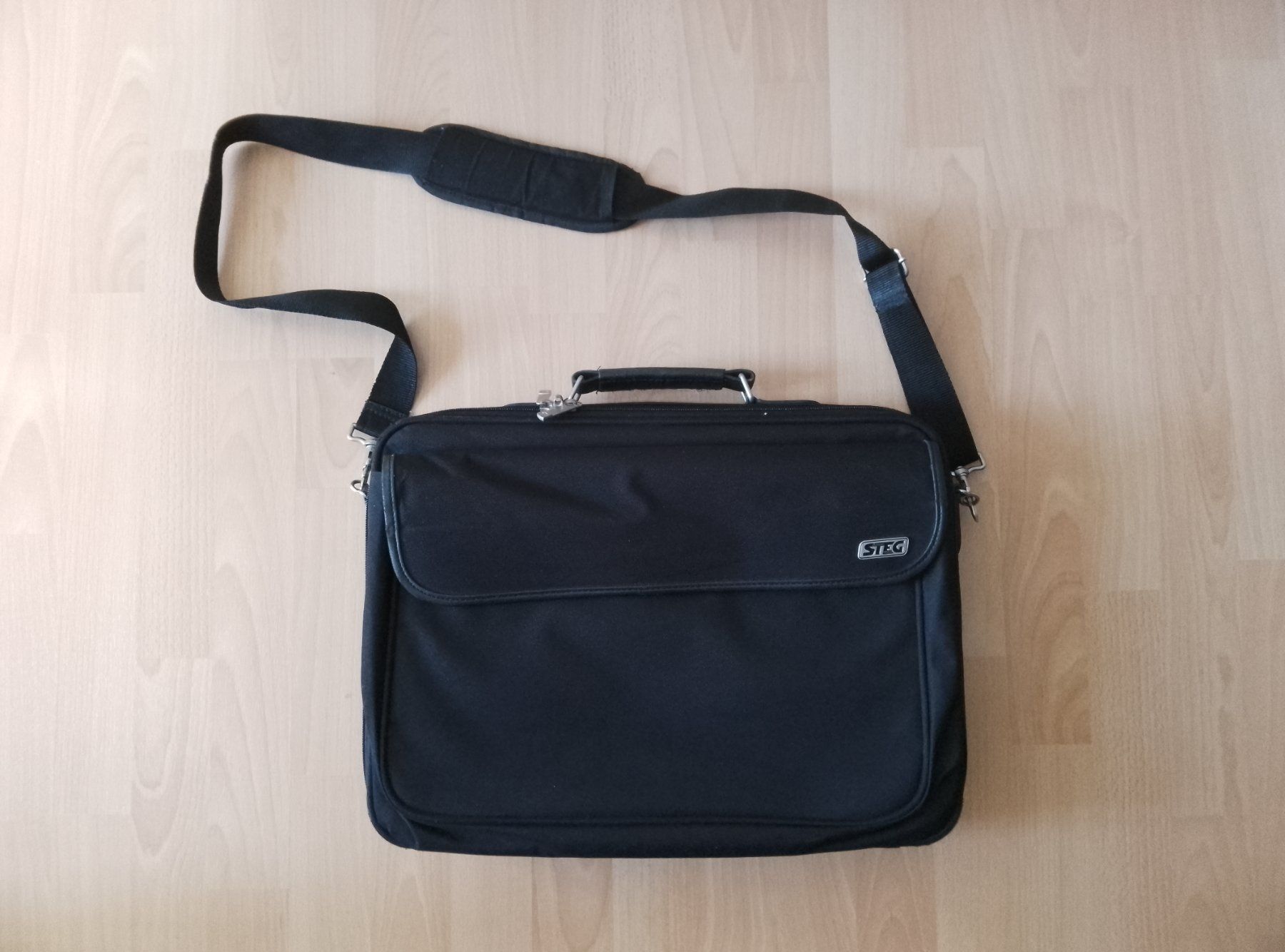 Valigie & Borse: Sacoche ordinateur noire – Usato da Dombresson venduto da sev_bsb8