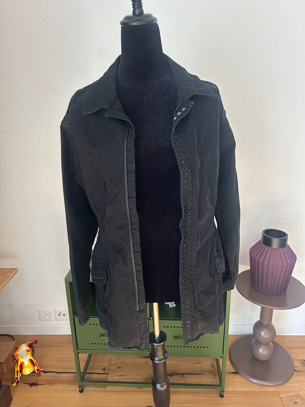 Giacche: Eva Kayan veste noire – Usato da Val-d'Illiez venduto da Dombou