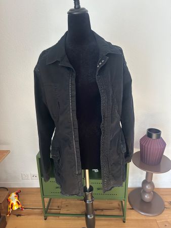 Eva Kayan veste noire
