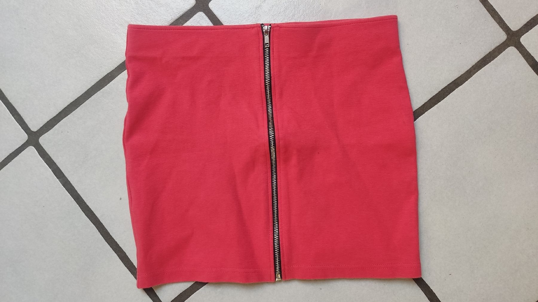H&M Gonne: Damen Rock Divided Gr. M rot – Usato da Boniswil venduto da puncakjaya