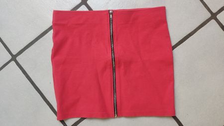Damen Rock Divided Gr. M rot
