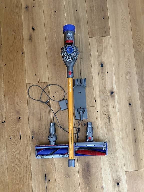 Dyson Aspirapolveri & Accessori: Dysen V8 Absolute – Usato da Pfaffnau venduto da Wampe