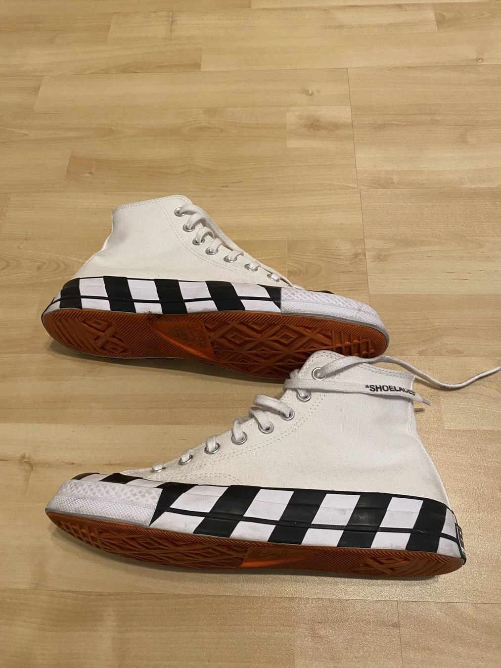 Off-White Scarpe da uomo: Off White - Converse Chuck Taylor All Star 70 Hi – Usato da Oberwil-Lieli venduto da Poliziano 1