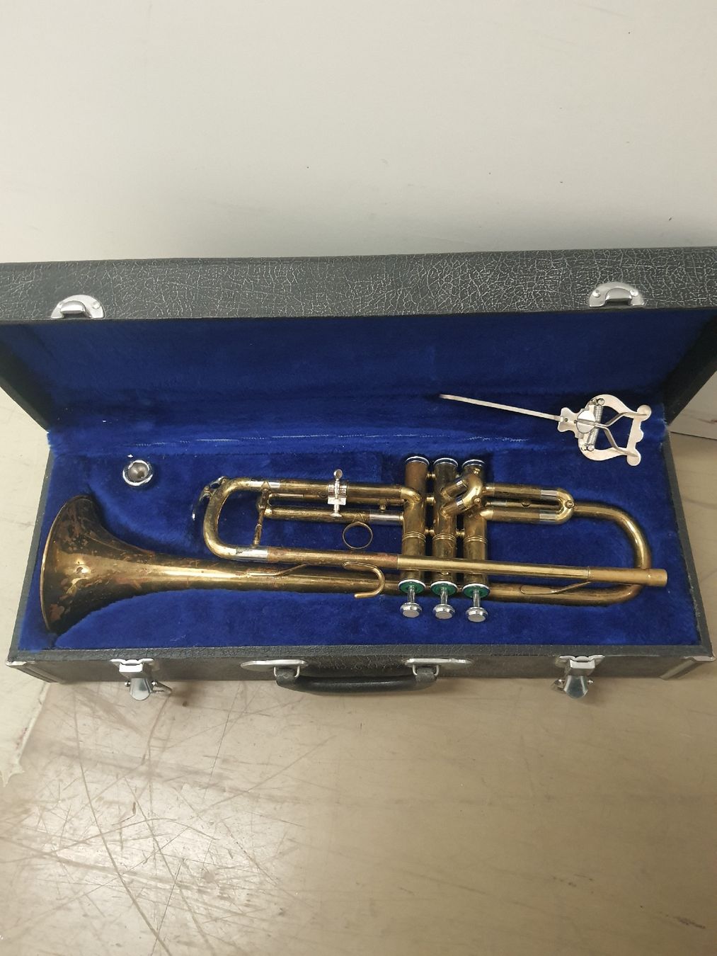 Strumenti musicali: Trompette avec coffre  – Usato da Pont-de-la-Morge venduto da Mirabelle0 1