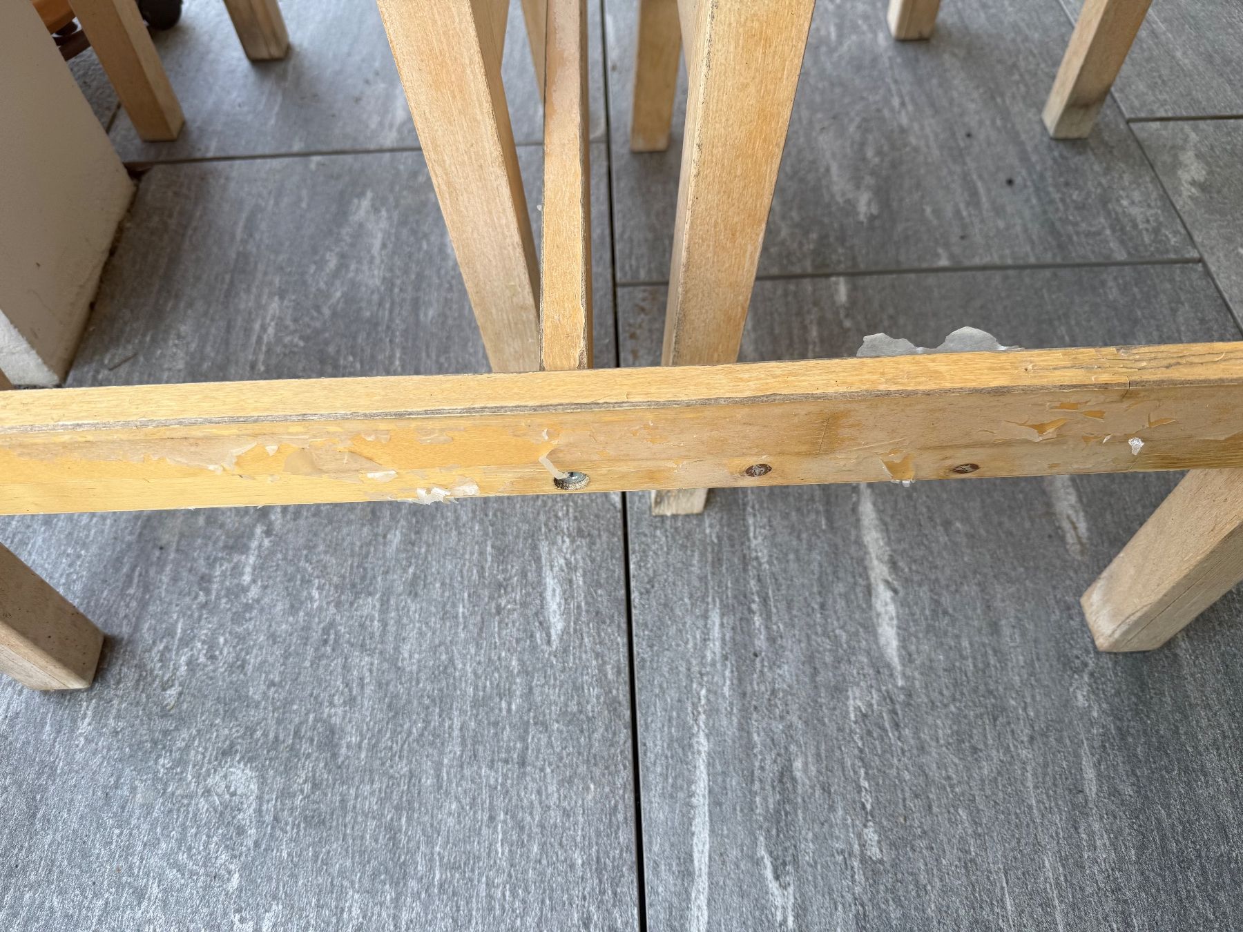 Ikea Set di tavolo e panche: IKEA Bartisch mit 2 Barhockern – gebraucht – Usato da Ebmatingen venduto da Mirkii 3