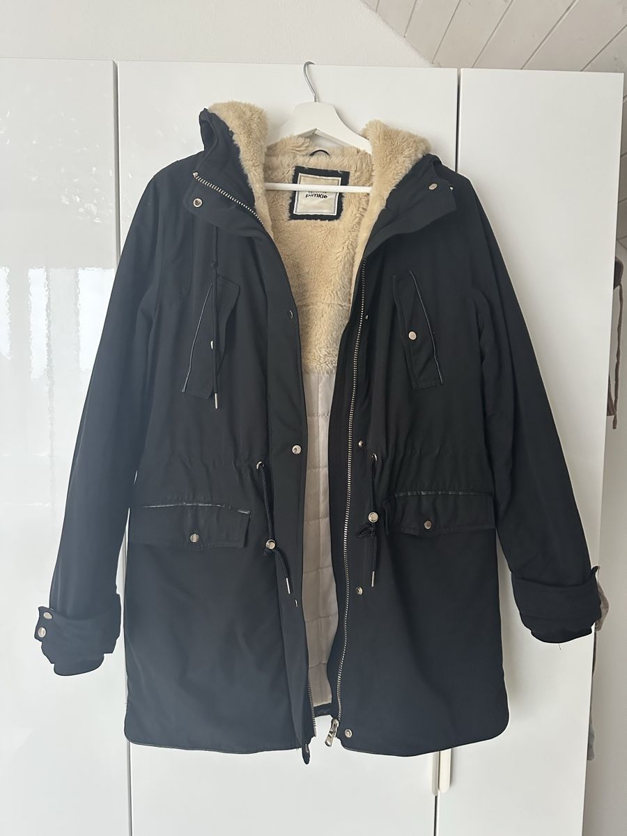 Giacche: Schwarze Winterjacke mit Teddyfutter, Grösse L - Neuwertig! – Usato da Merenschwand venduto da R-R-R