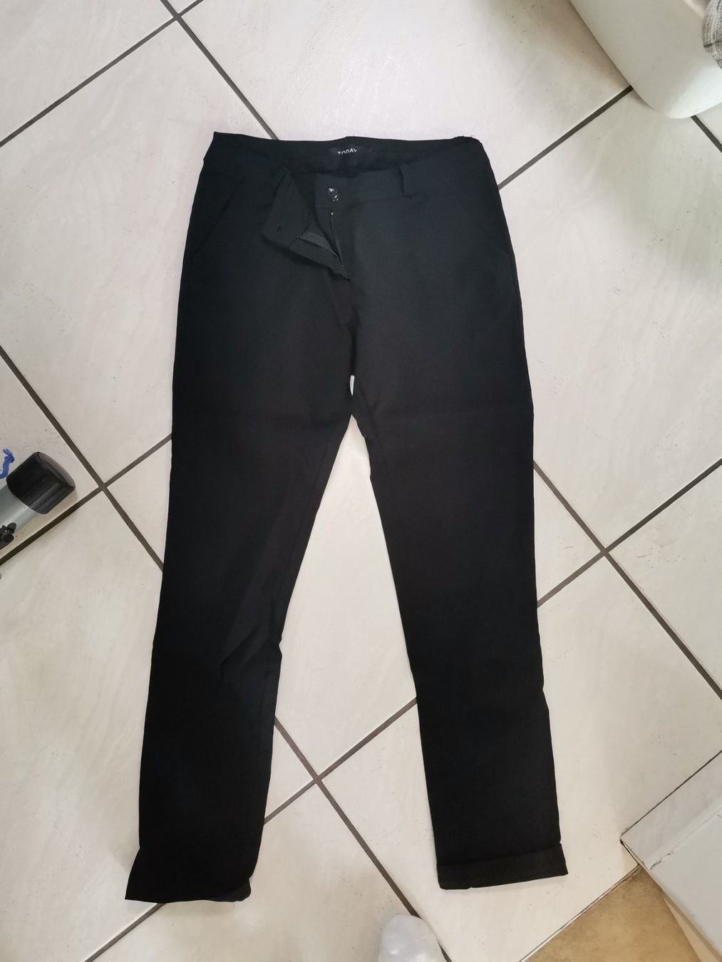 Pantaloni: Lässige Chinohose Gr. 38 – Usato da Therwil venduto da JeannysTrendStyle