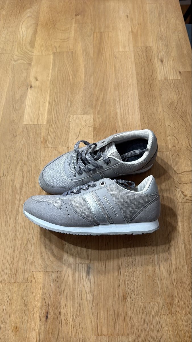 Tommy Hilfiger Scarpe per ragazzi: Tommy Hilfiger Sneaker – Nuovo (secondo la descrizione) da Herzogenbuchsee venduto da Meeret