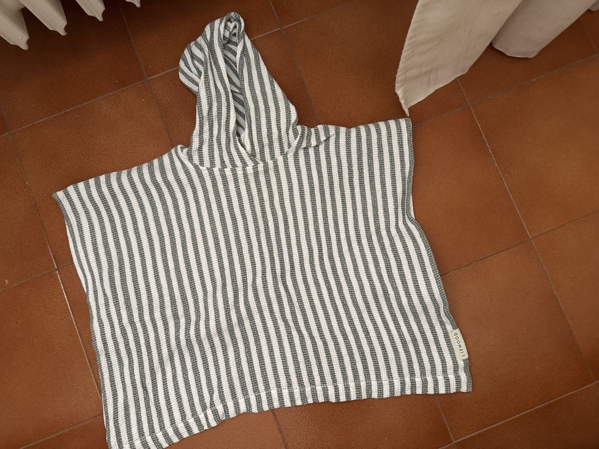 Autres vêtements & accessoires: Poncho Liewood 3-4 ans – D'occasion à Montreux par canori