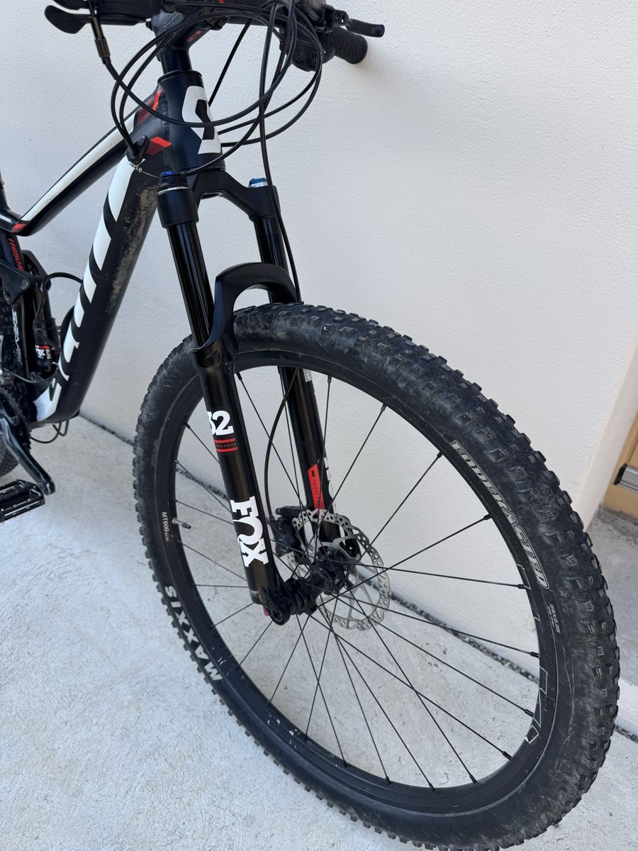 Scott Velos: VTT Scott Spark 910 roues 29" carbone fully – Gebraucht aus Sonvilier von Swiss2615 2