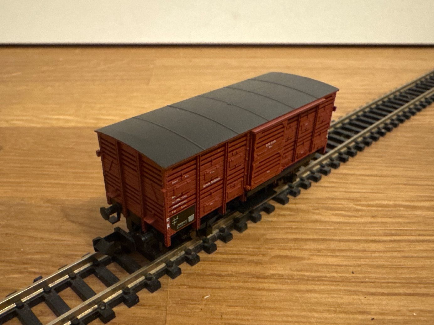 Fleischmann Modellini di ferrovie: Fleischmann 8354 Gedeckter Güterwagen – Nuovo (secondo la descrizione) da Schlierbach venduto da Look8 2