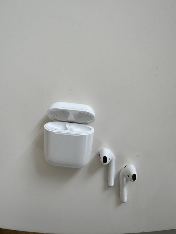 Apple AirPods 1. Generation 2
