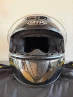 Rollerhelm und Hanschuhe für Frauen